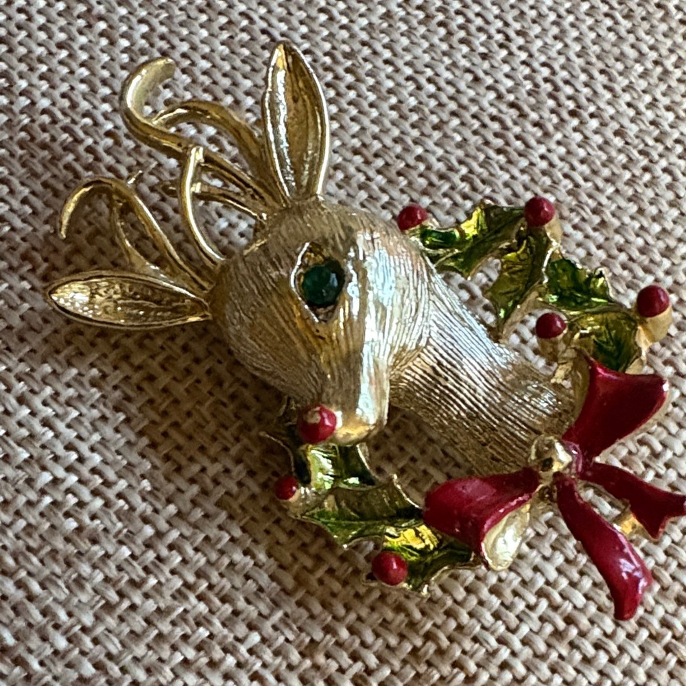 Gerry’s Vintage Gold Reindeer Brooch with Red and Green Accents - Picture 7 of 7